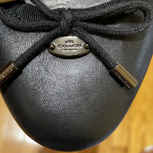 Coach ‘Lara’ Charm and Bow Detail Leather Ballet Flats Size 7.5M - Picture 14 of 15